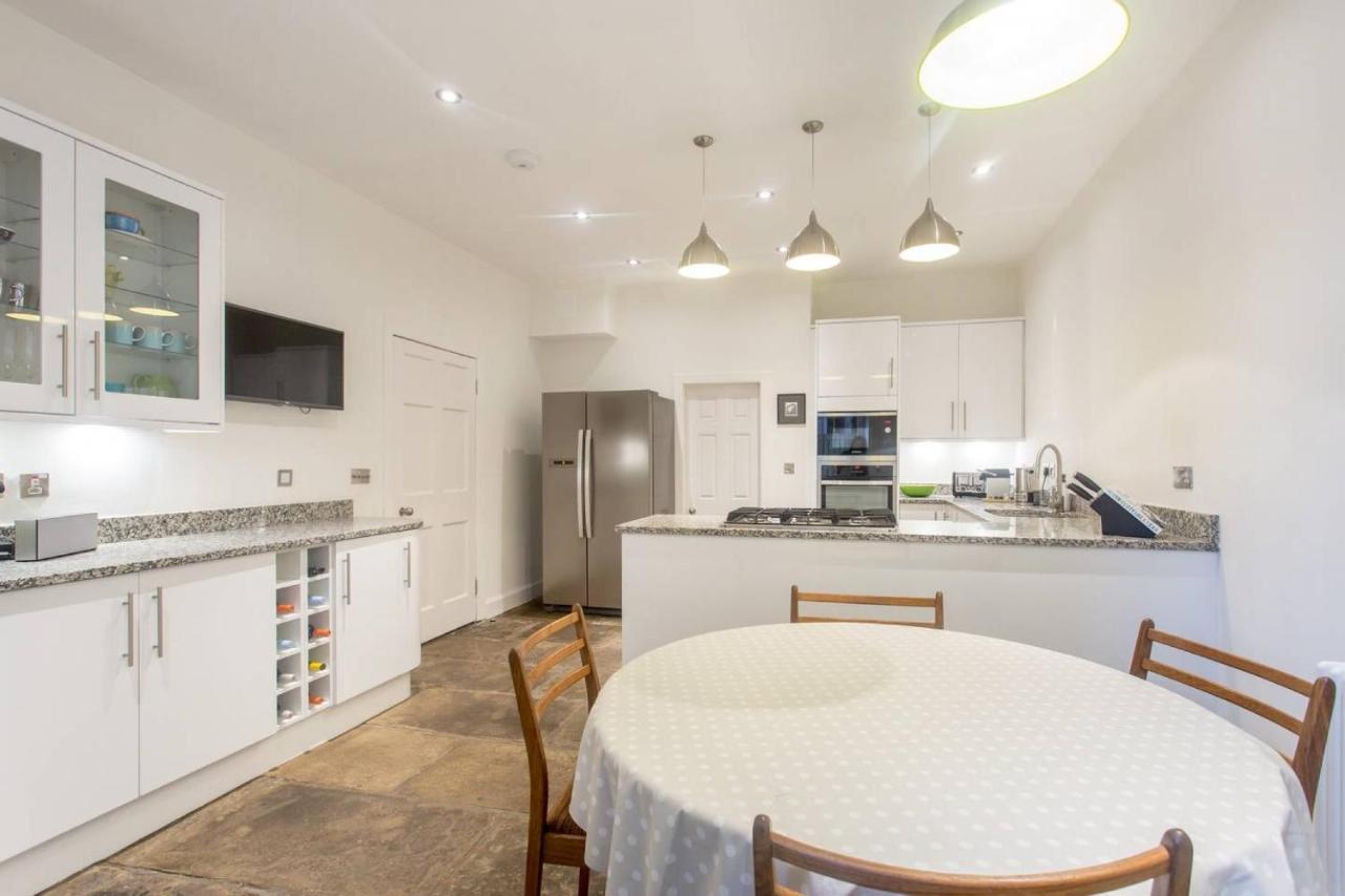Joivy Spacious Flat With Garden In City Centre Edinburgh Exterior photo