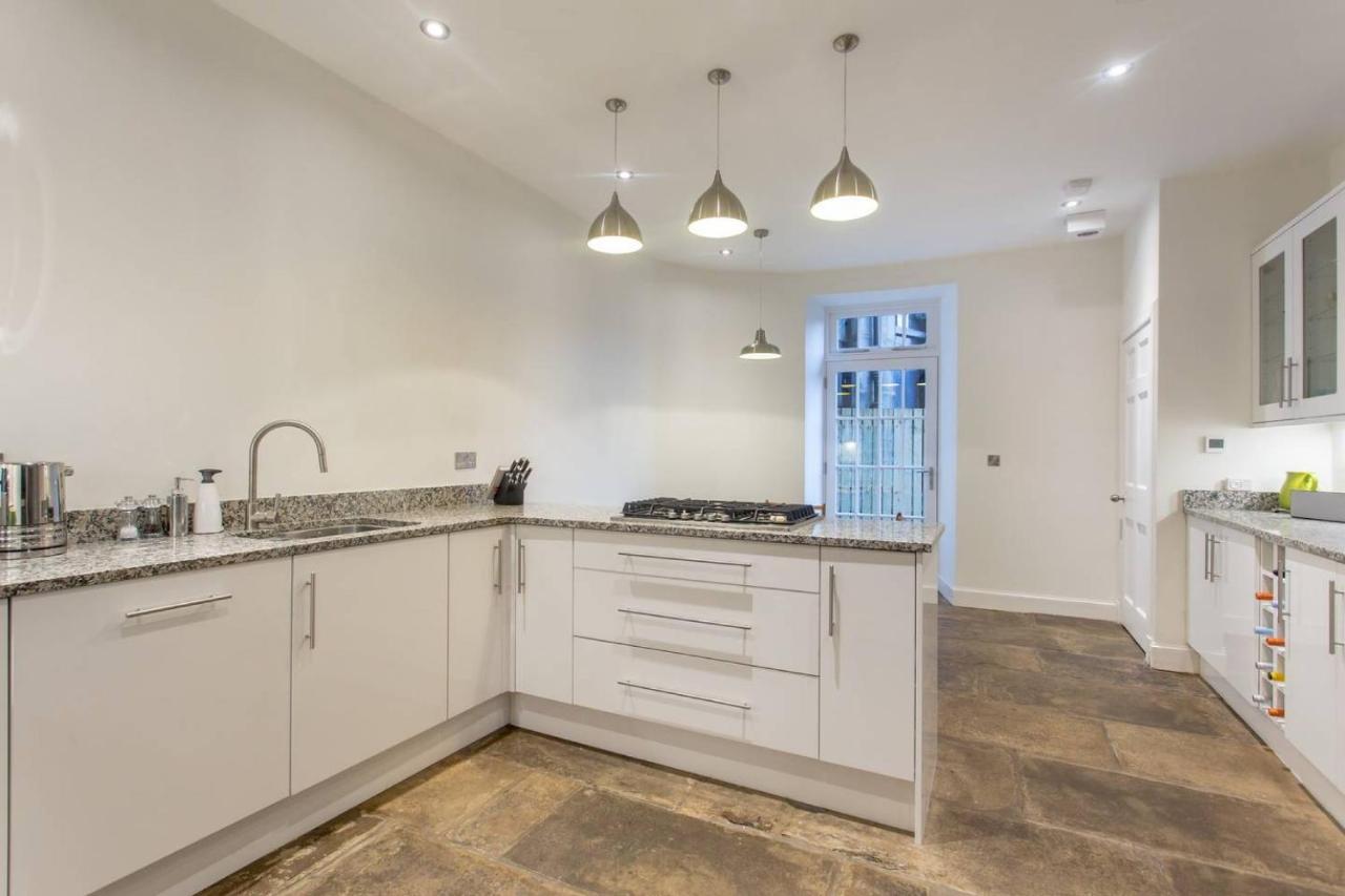 Joivy Spacious Flat With Garden In City Centre Edinburgh Exterior photo