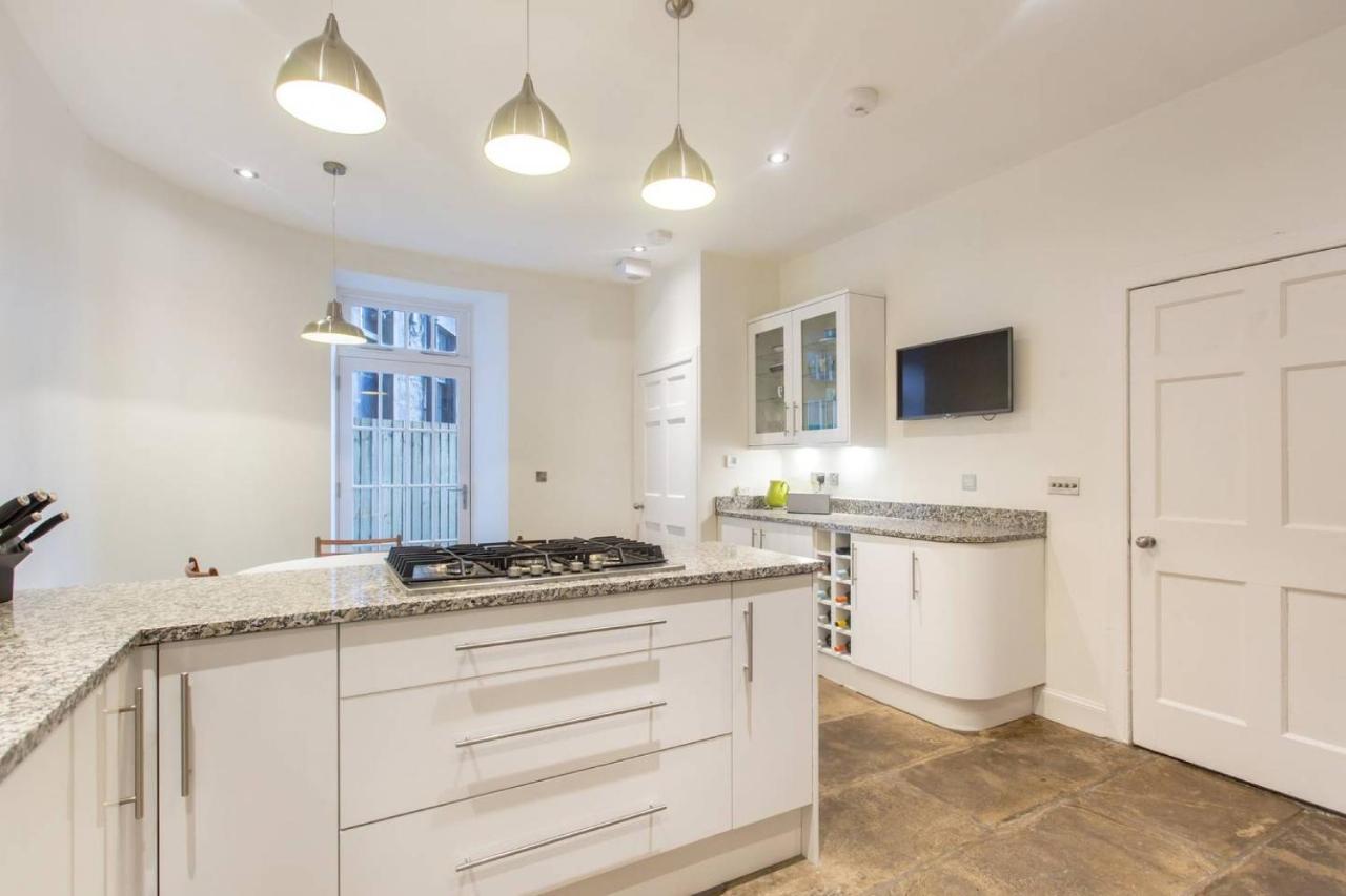 Joivy Spacious Flat With Garden In City Centre Edinburgh Exterior photo