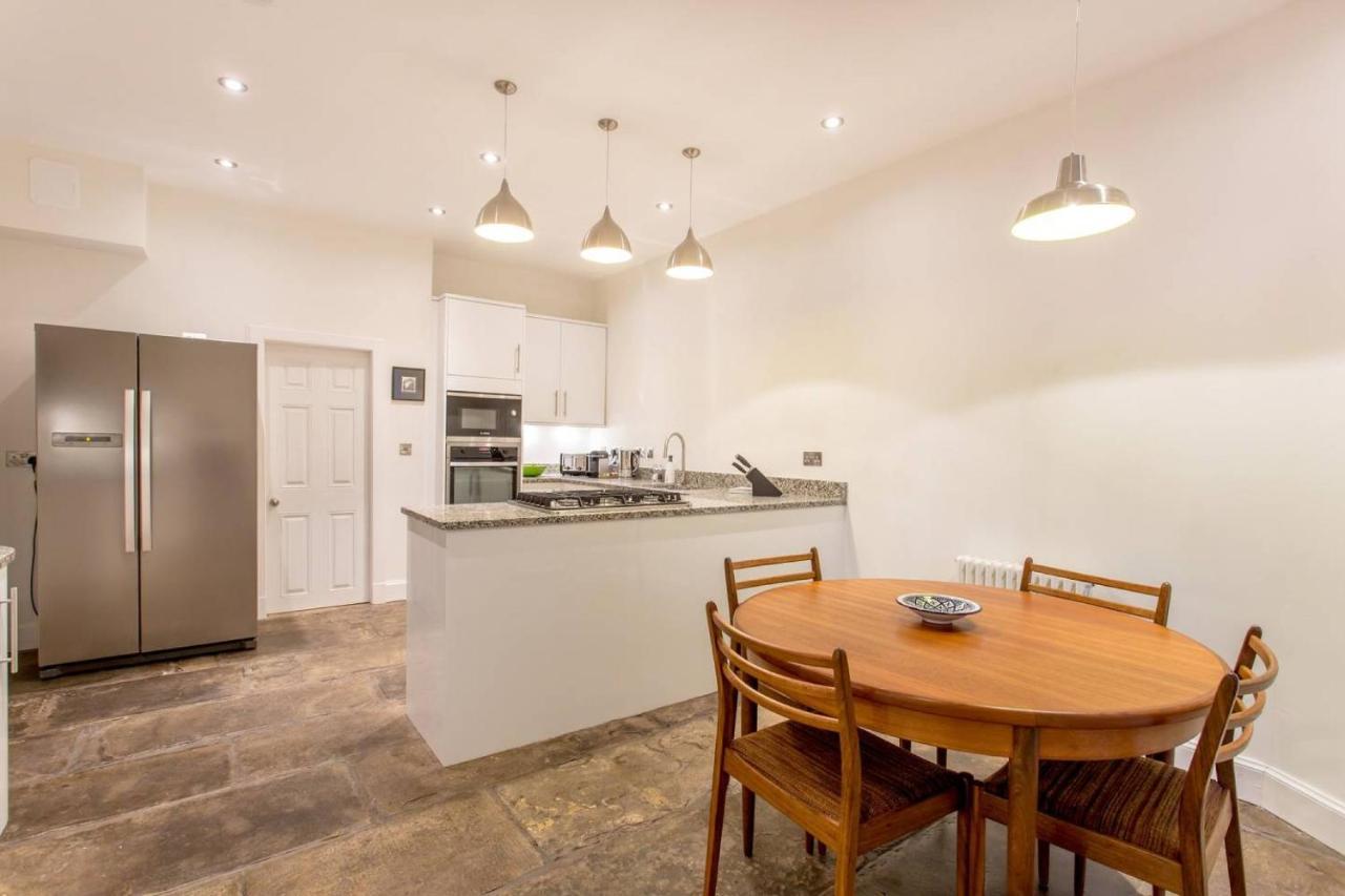 Joivy Spacious Flat With Garden In City Centre Edinburgh Exterior photo